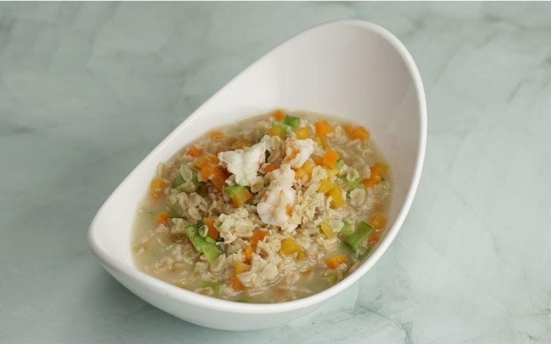 Cháo yến mạch giàu dinh dưỡng, phù hợp cho bữa sáng nhanh gọn 